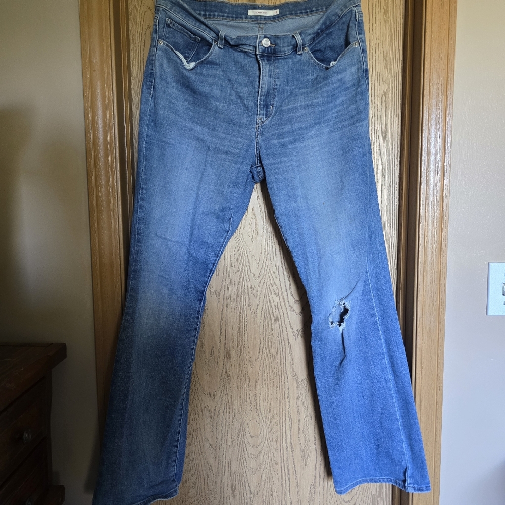 Levi's classic boot cut jeans. Size 14.